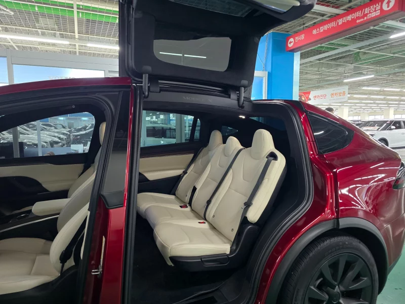 Tesla MODEL X