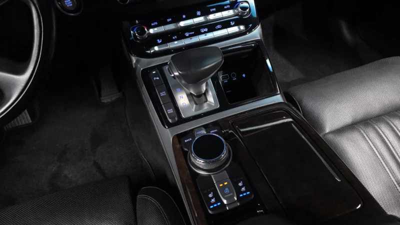 Genesis EQ900