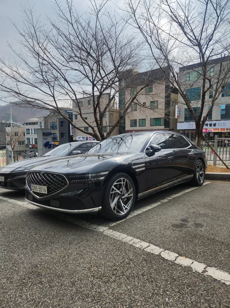 Genesis G90