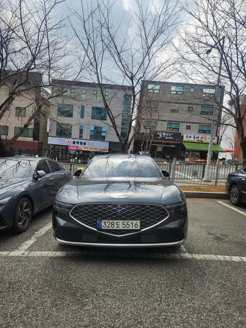Genesis G90