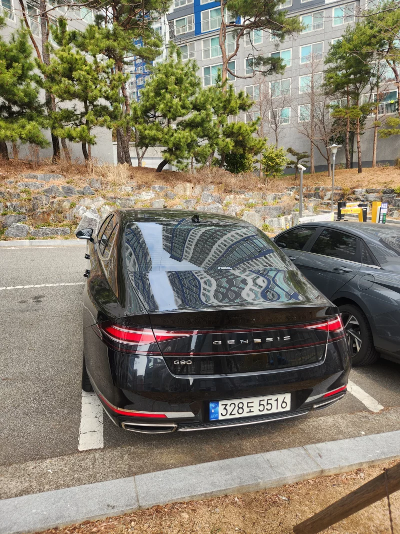 Genesis G90