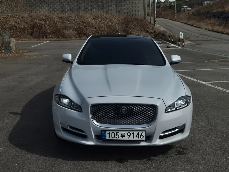 Jaguar XJ