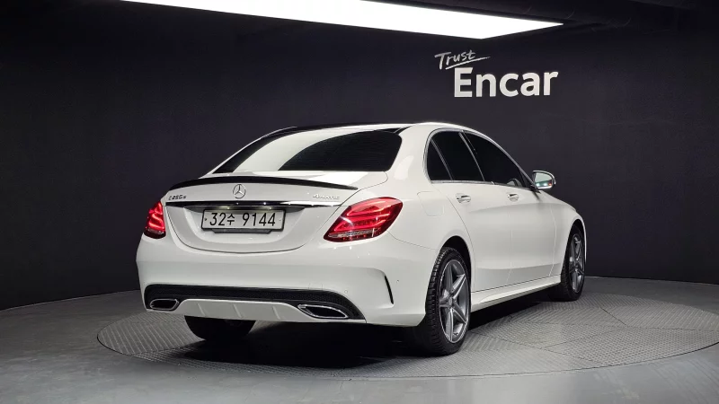 Mercedes-Benz C-Class