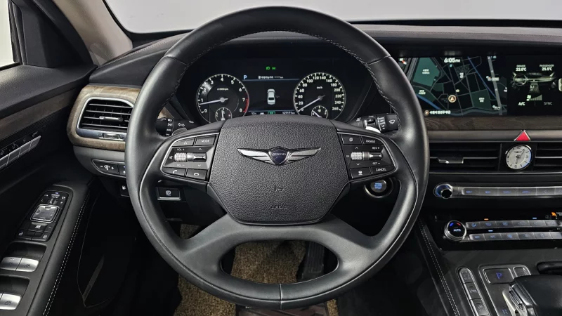 Genesis G90