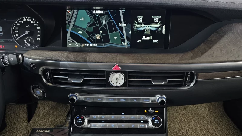 Genesis G90