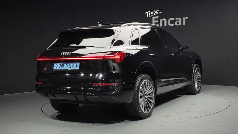 Audi Q8 E-TRON