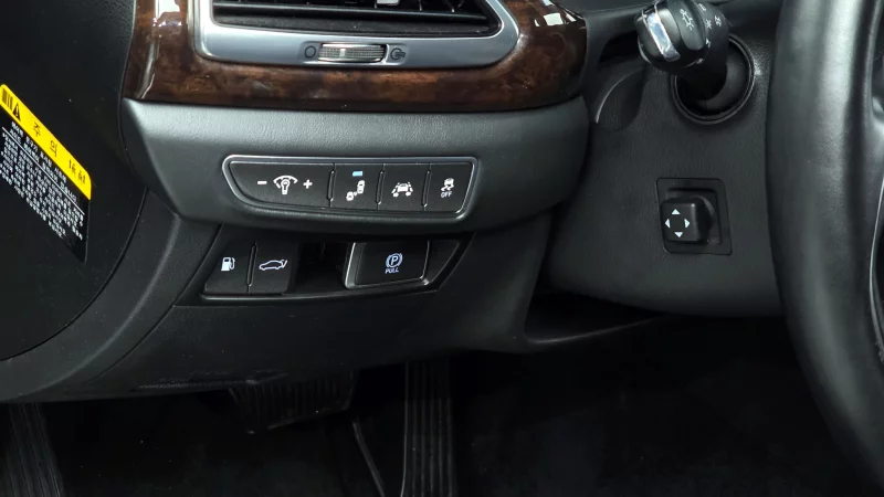 Genesis EQ900