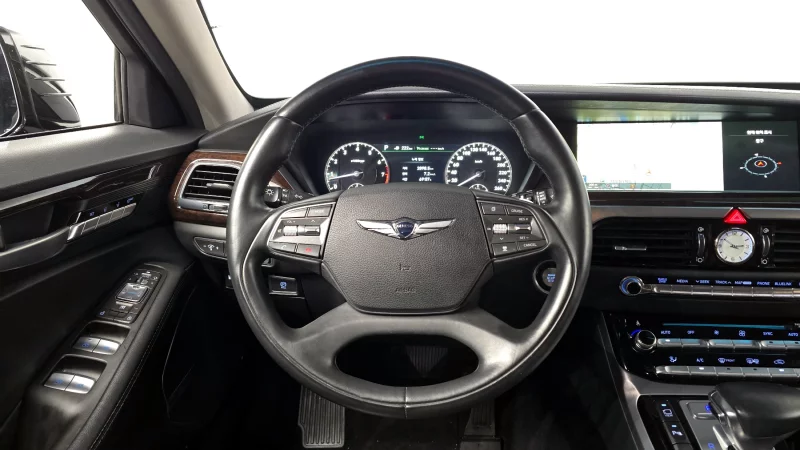 Genesis EQ900