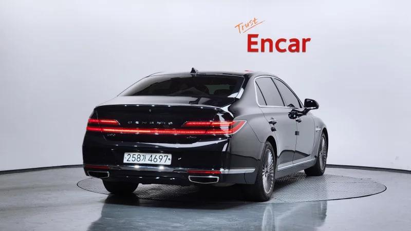 Genesis G90