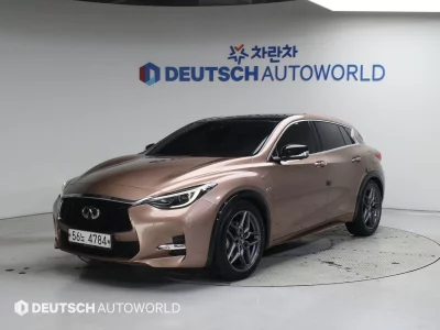 Infiniti Q30