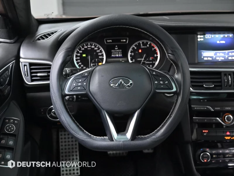 Infiniti Q30