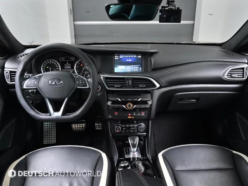 Infiniti Q30