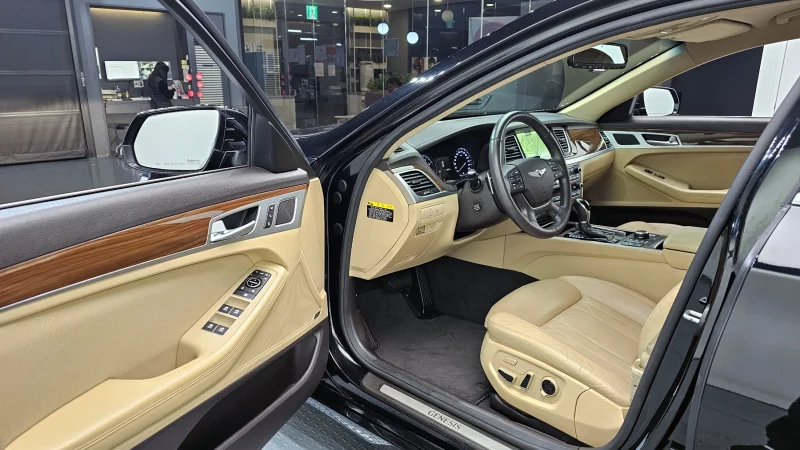 Hyundai Genesis