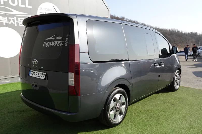 Hyundai Staria