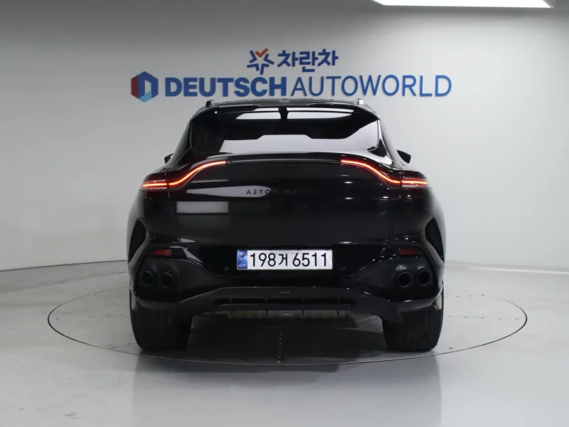 Aston Martin DBX