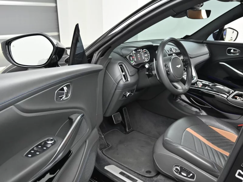 Aston Martin DBX