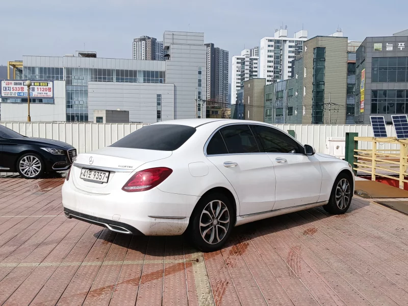 Mercedes-Benz C-Class
