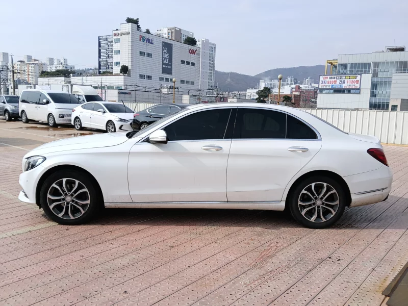 Mercedes-Benz C-Class