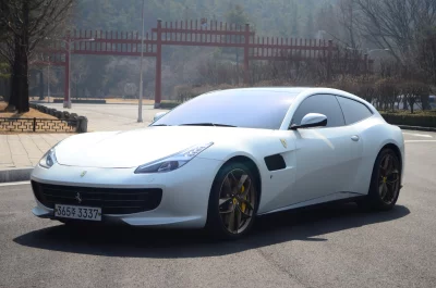 Ferrari GTC4 Lusso