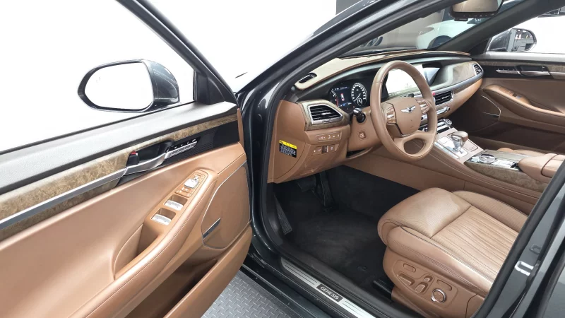 Genesis G90