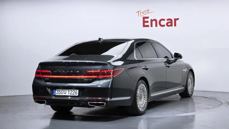 Genesis G90