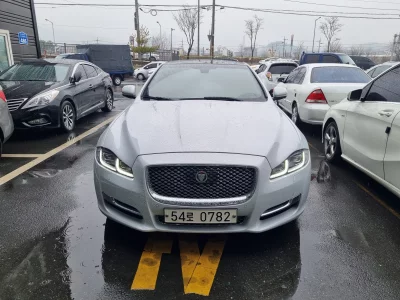 Jaguar XJ