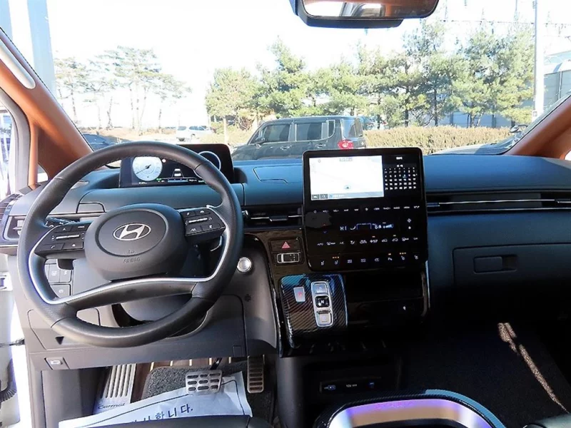 Hyundai Staria