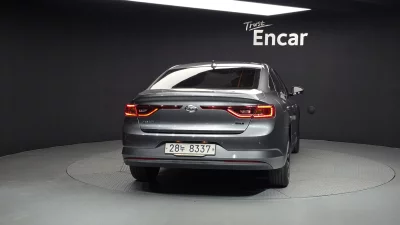 Renault SM6