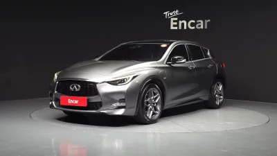 Infiniti Q30