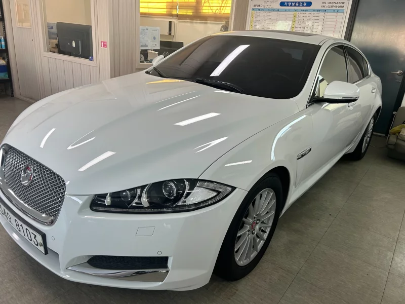 Jaguar XF