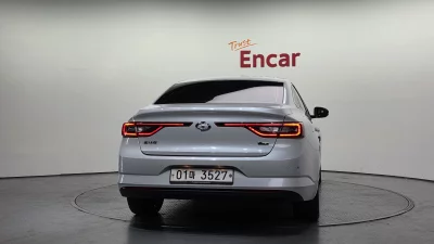 Renault SM6