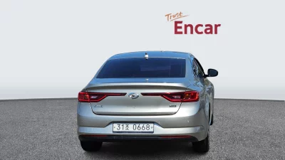 Renault SM6