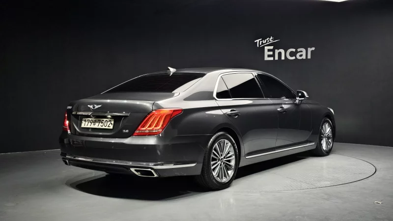 Genesis EQ900