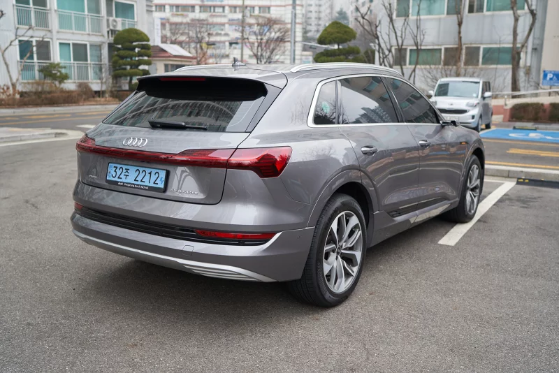 Audi e-tron