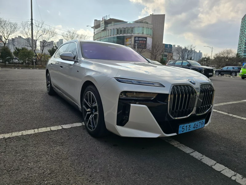 BMW i7