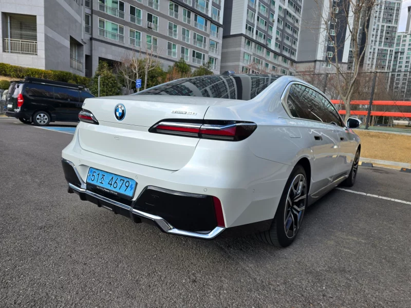 BMW i7