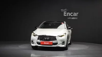 Infiniti Q30