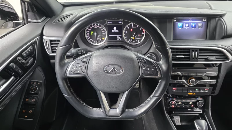 Infiniti Q30
