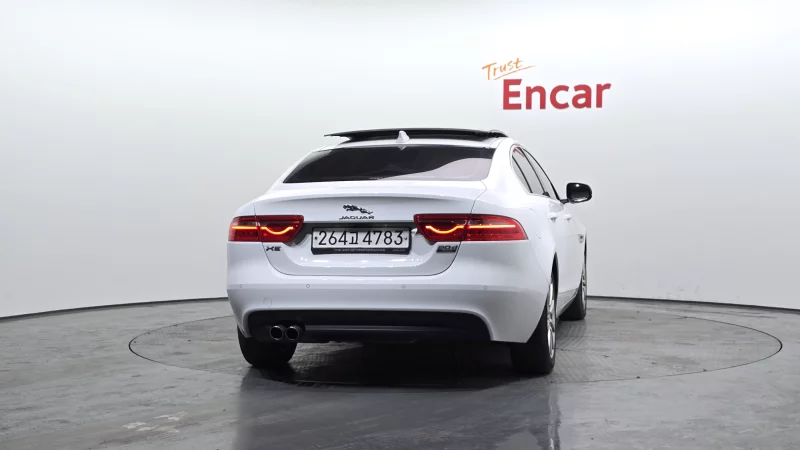 Jaguar XE