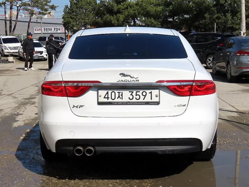 Jaguar XF