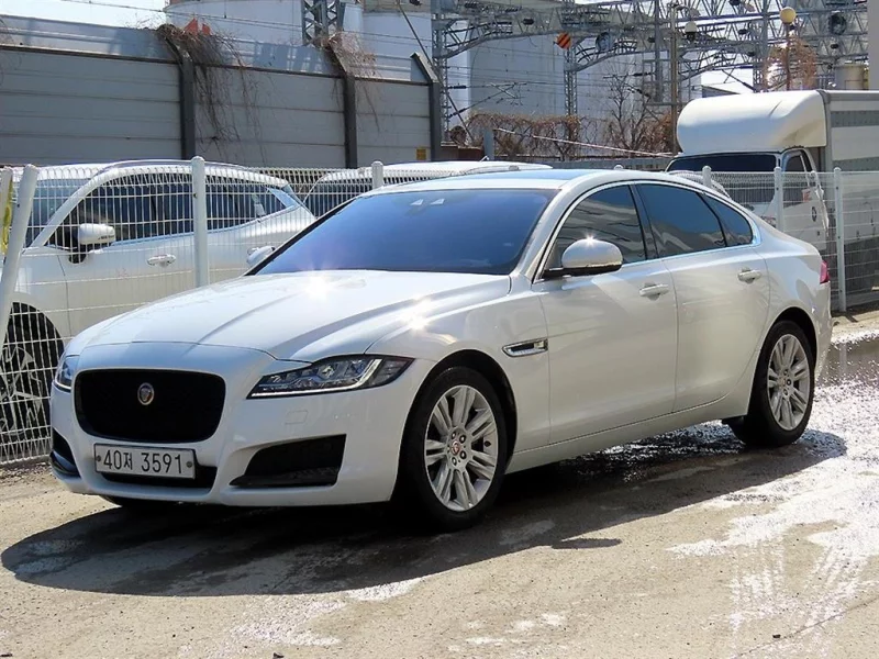 Jaguar XF