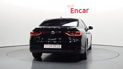 Renault SM6