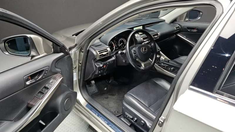 Lexus IS250