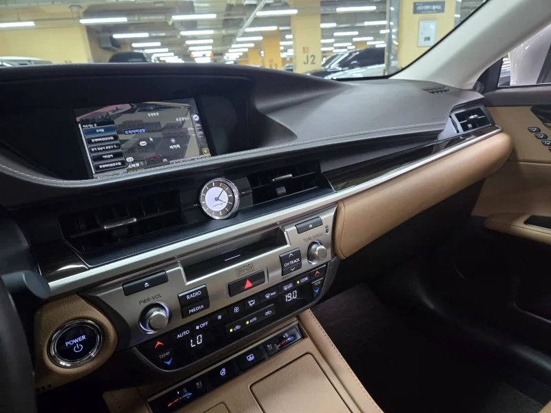 Lexus ES300h