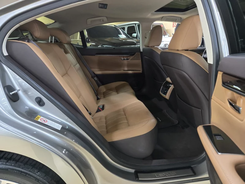 Lexus ES300h