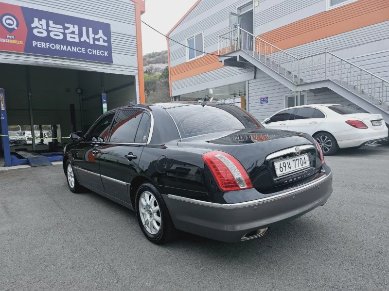 Kia OPIRUS