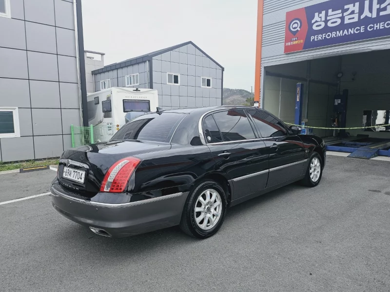 Kia OPIRUS