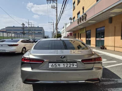Lexus LS