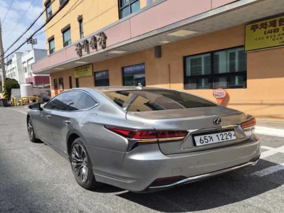 Lexus LS