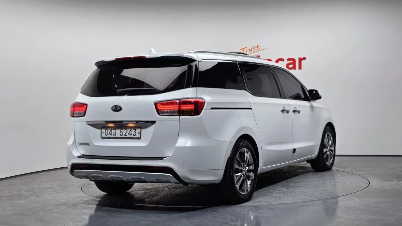 Kia Carnival